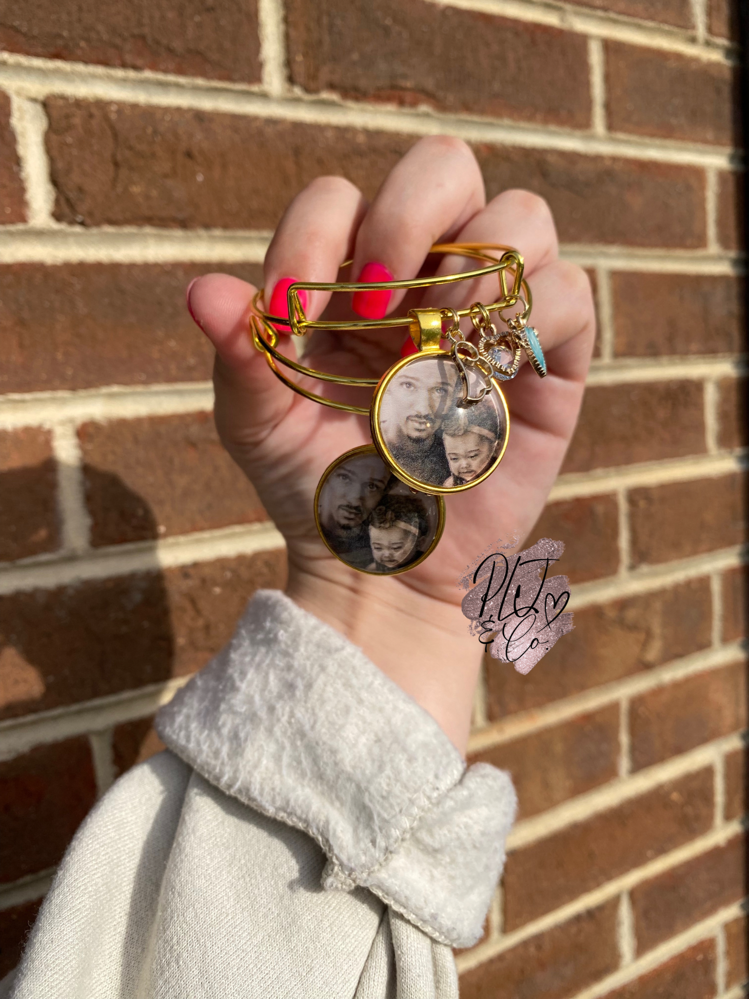 Gold Photo Pendant | The Minimal & Chic Collection | Necklace, Bangle, Keychain | 25MM Round Photo Pendant